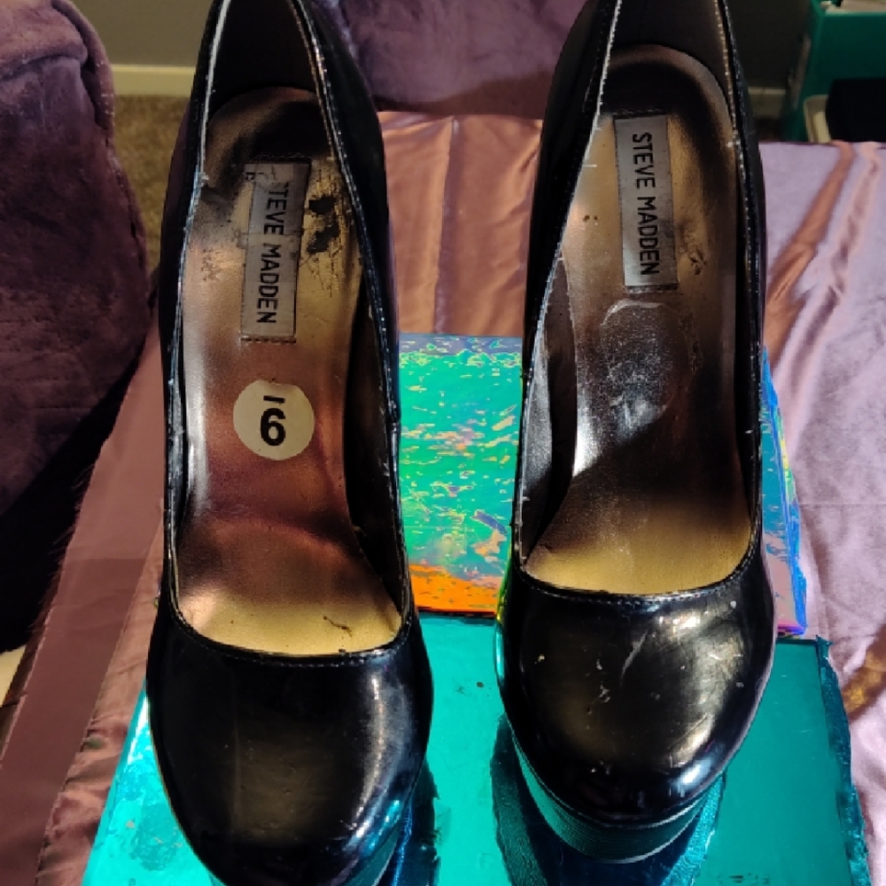 Steve Madden  black patent Heels Size 9